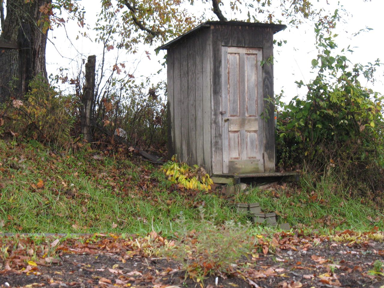 Amish_Outhouse