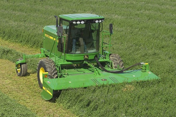 harvest-alfalfa-desert