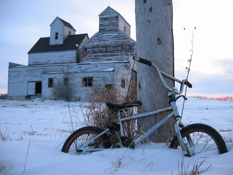 abandoned-city-scavenge-bugout